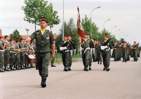 Lieutenant Colonel Commandant en Second le 9° RCP défile à PAMIERS 