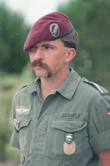 La moustache semble à la mode chez les Parachutistes Allemands dans cette fin des années 80
