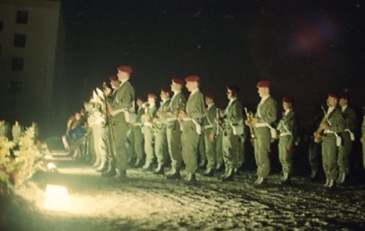 La Musique de la 11° Division Parachutiste sous les feux des rampes lumineuses